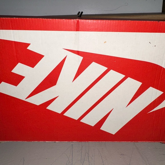 Sneakers - Picture 2 of 10